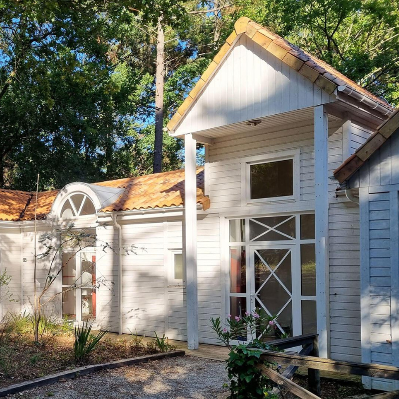 Rédaction-web-les-domaines-dalexar Maison de vacances en bois blanc